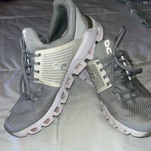 Glacier white used On Cloud tennis shoes